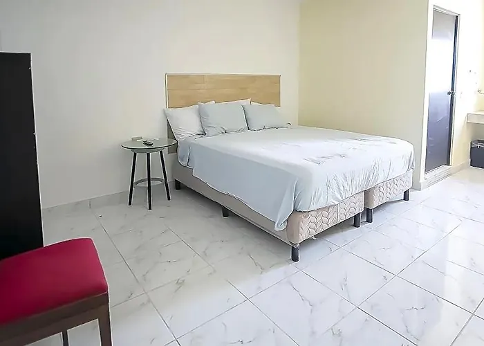 Oyo Plaza Torres, Hotel Cabo San Lucas